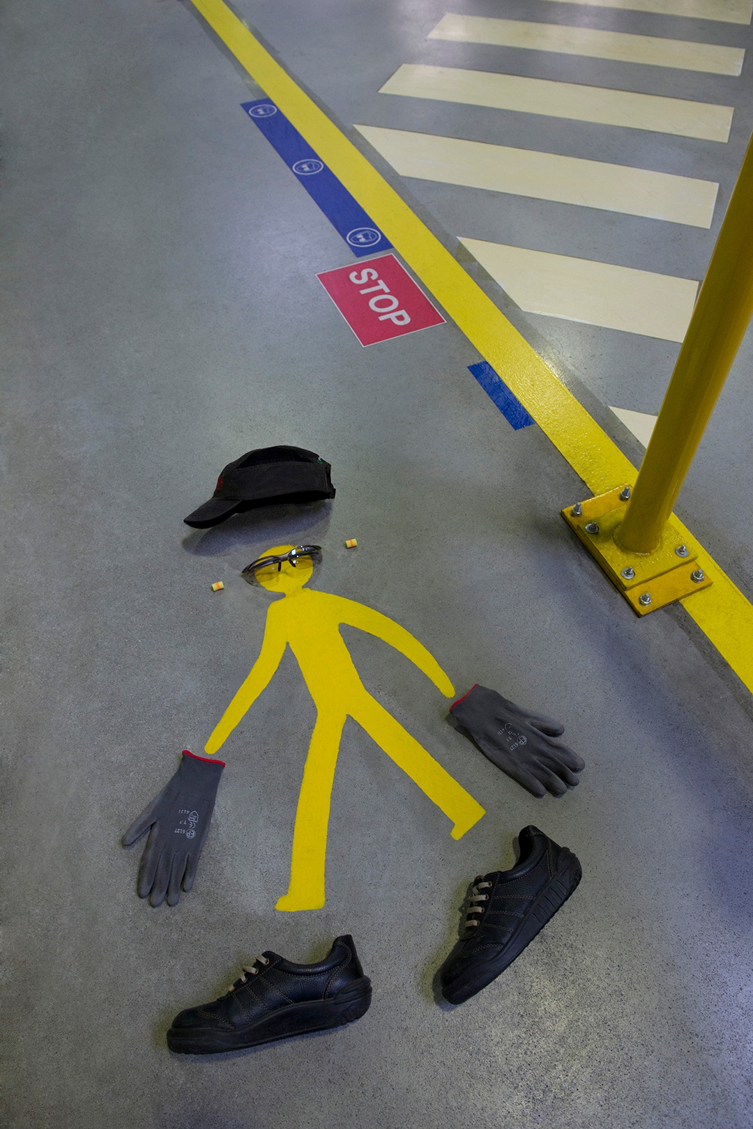 safer-together-in-the-factory_HI_11747_72dpi